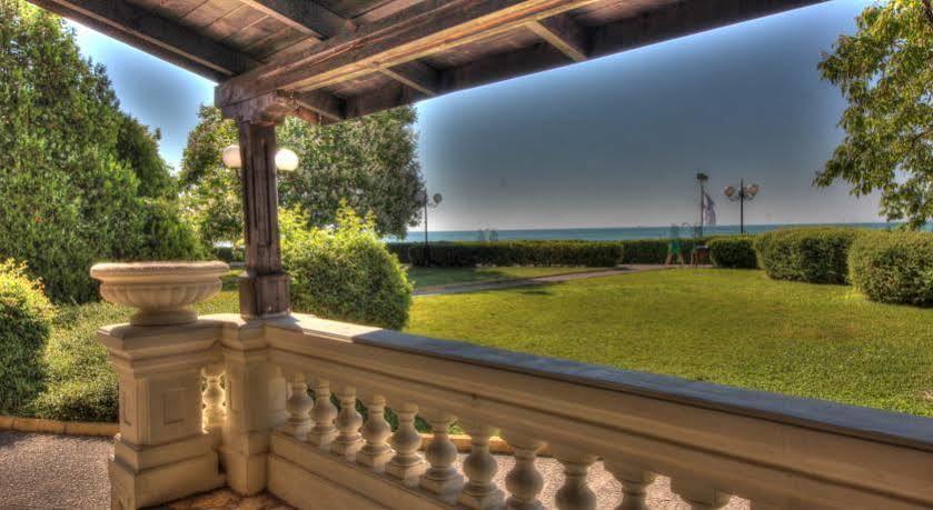 Andalucia Beach Hotel Elenite Exterior photo